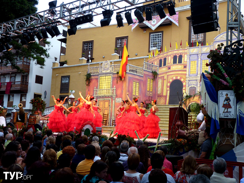 Случайно попасть на праздник в деревушке Икод де Лос Винос